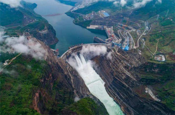 La ligne à courant continu ultra-haute tension ±800 kV reliant la centrale électrique de Baihetan au Jiangsu a été achevée et mise en service.